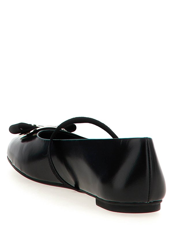 Ferragamo フラットシューズ - 黒 | 768868NERO | THEBS