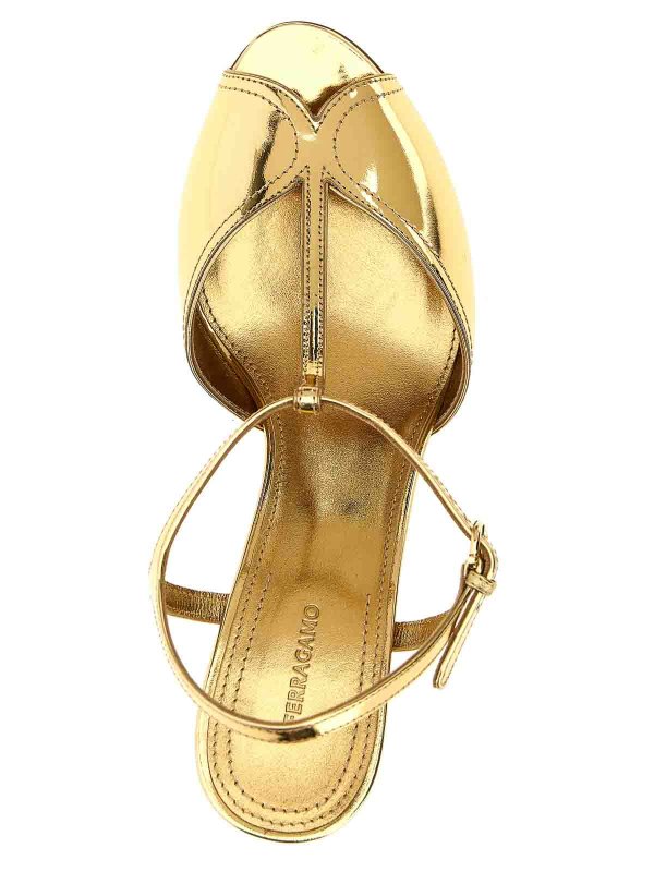 Sandalias - Dorado shop online: FERRAGAMO
