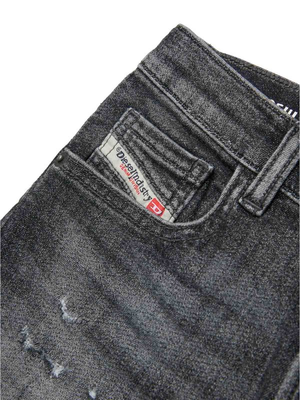 ショートパンツ - ミディアムウォッシュ shop online: DIESEL