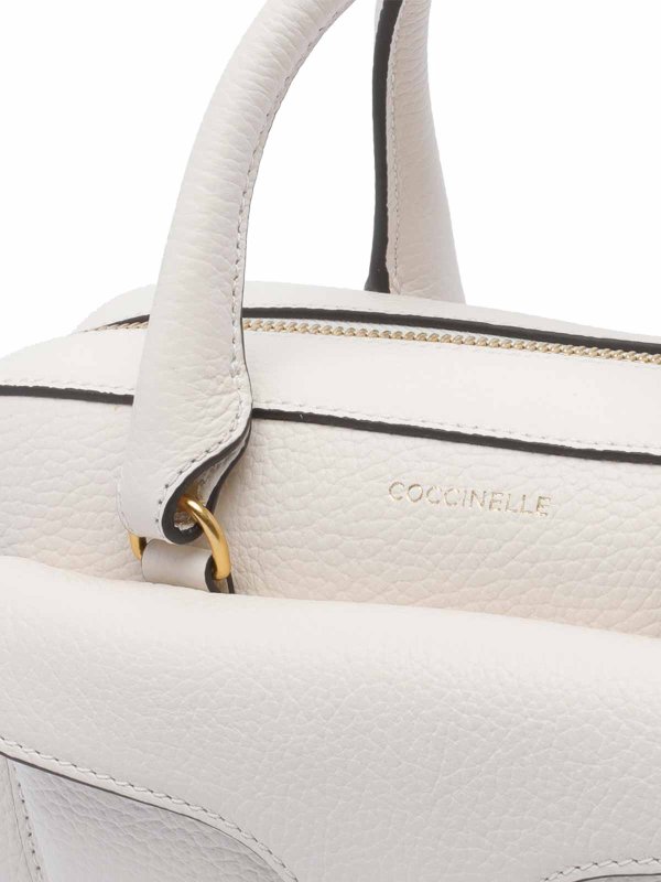 トートバッグ - 白 shop online: COCCINELLE