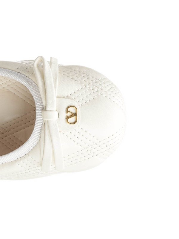 フラットシューズ - 白 shop online: VALENTINO GARAVANI