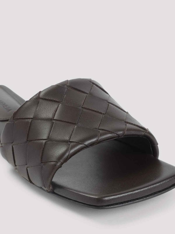 サンダル - ブラウン shop online: BOTTEGA VENETA