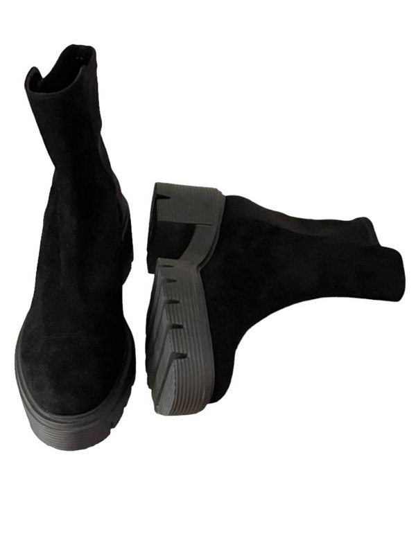 The Best Shops Stuart Weitzman: Soho bootie black