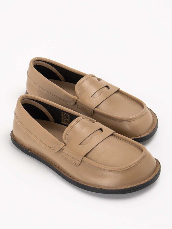 MOSCHINO: ロファー＆スリッパ online - スリッパ - ベージュ