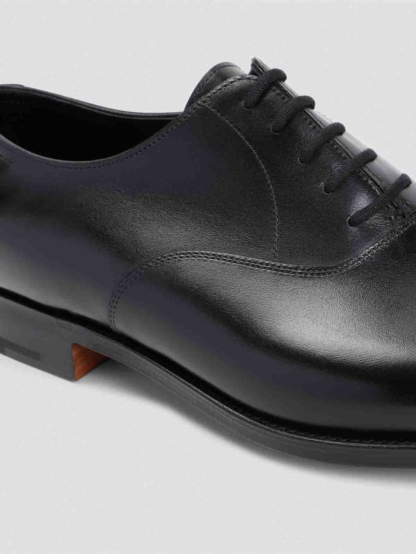 編み上げ靴 - 黒 shop online: JOHN LOBB