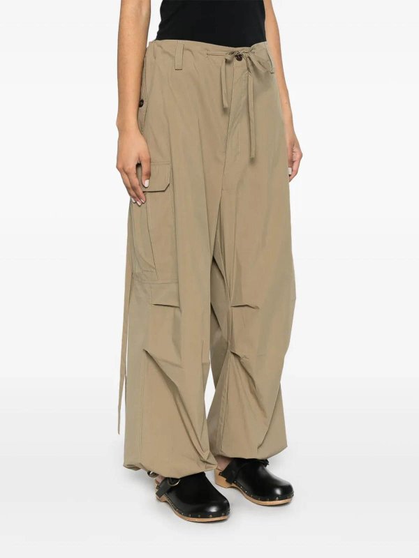 カジュアルパンツ - ベージュ shop online: P.A.R.O.S.H.