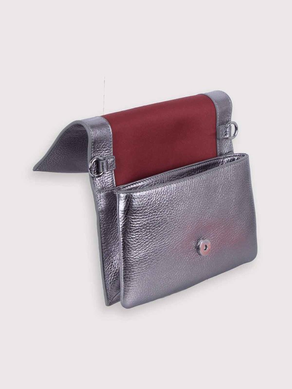 The Best Shops COCCINELLE: クロスボディバッグ - クロスボディバッグ - 銀