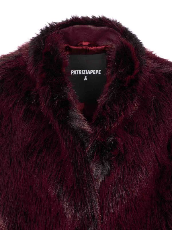 毛皮/ムートンコート - 赤 shop online: PATRIZIA PEPE