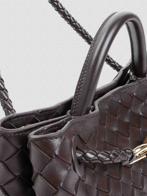 クロスボディバッグ - 黒 shop online: BOTTEGA VENETA