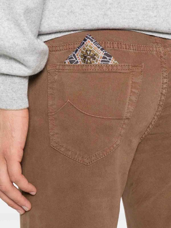 カジュアルパンツ - ブラウン shop online: JACOB COHEN