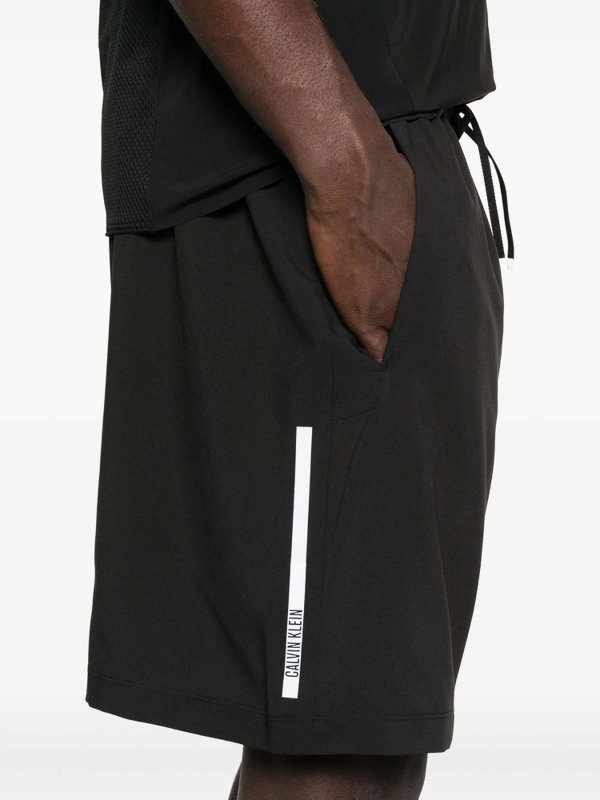 CALVIN KLEIN: Shorts online - Short - Noir