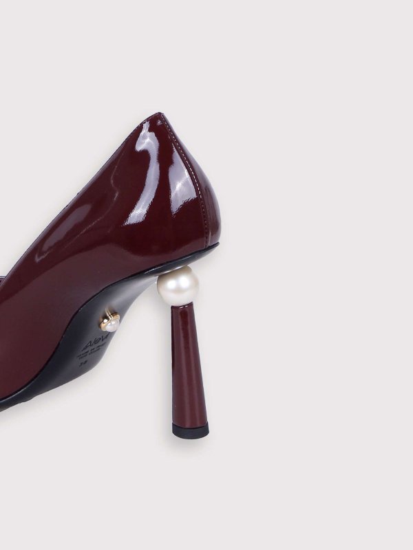 Gaia Dcollet with pearl sculpture shop online: ALEVI MILANO