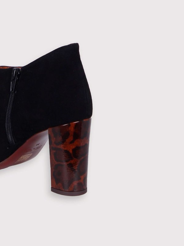 アンクルブーツ - 黒 shop online: Chie Mihara