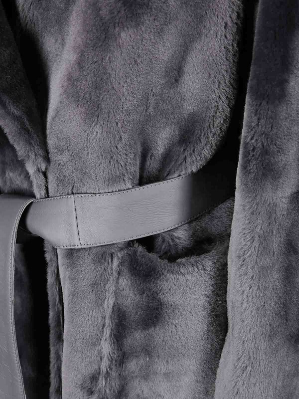 The Best Shops DESA 1972: Abrigos de borreguito y piel  - Abrigo De Piel - Gris