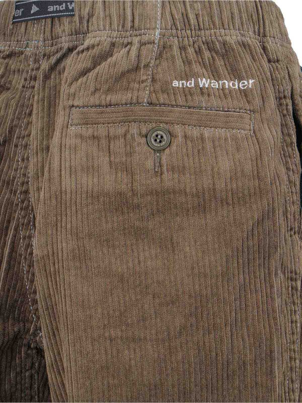 カジュアルパンツ - 緑 shop online: AND WANDER