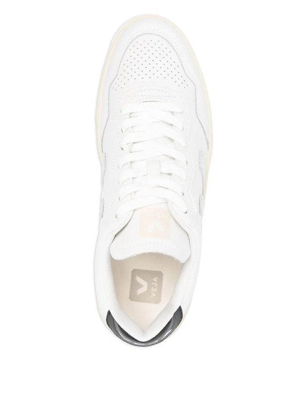 Sneakers shop online: VEJA