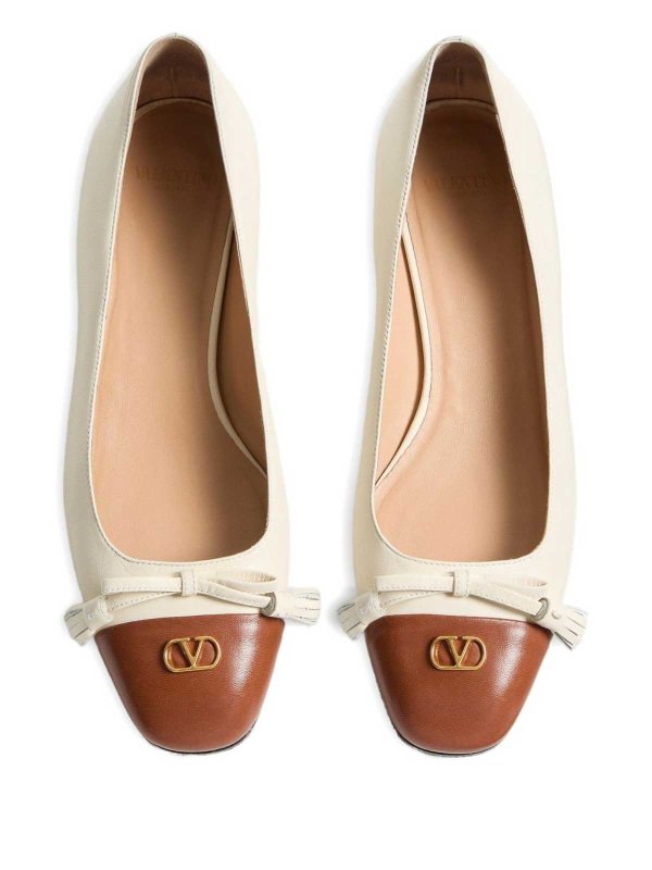 フラットシューズ - 白 shop online: VALENTINO GARAVANI