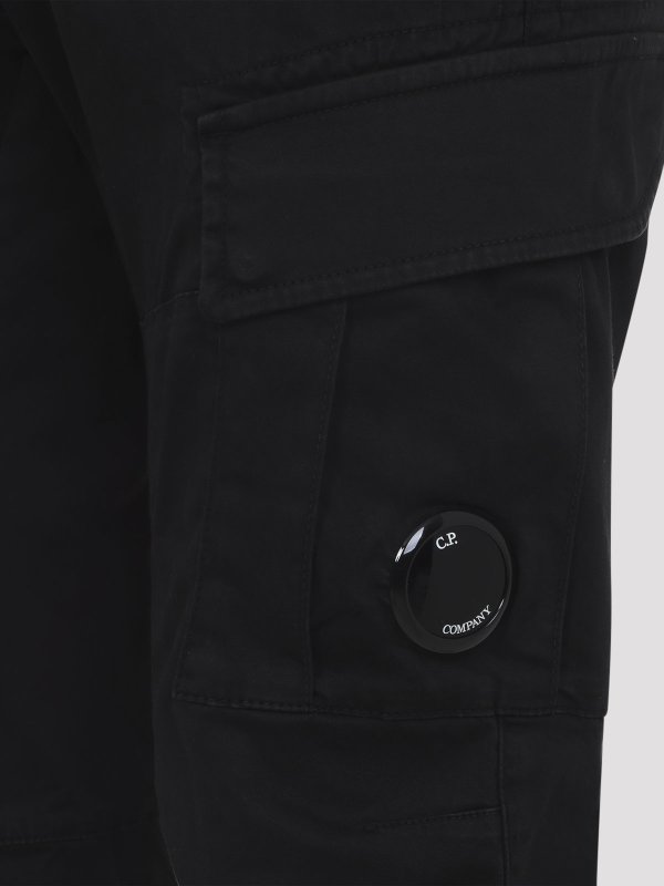 カジュアルパンツ - 黒 shop online: C.P. COMPANY