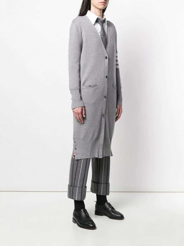 Cárdigan - Gris Replica 
online: THOM BROWNE