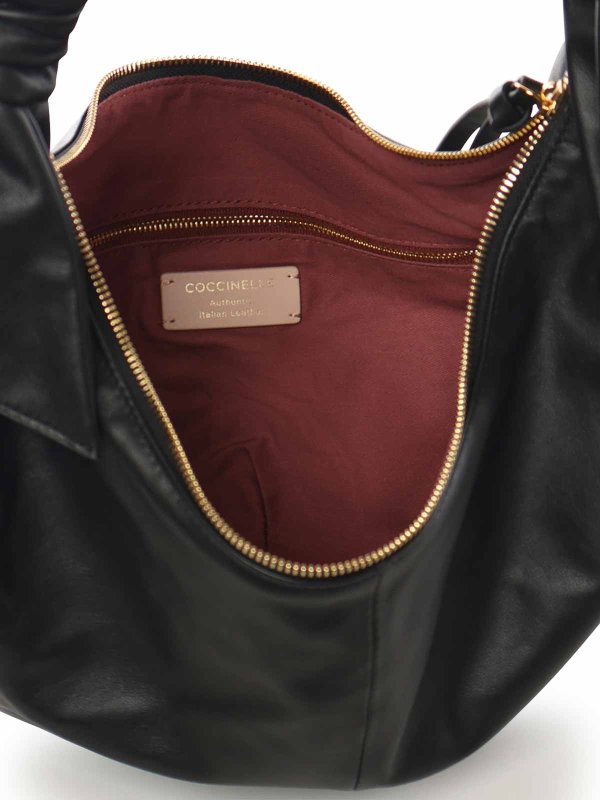 ショルダーバッグ - 黒 shop online: COCCINELLE