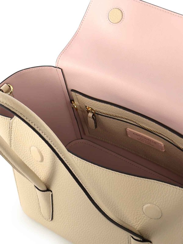 トートバッグ - ベージュ shop online: COCCINELLE