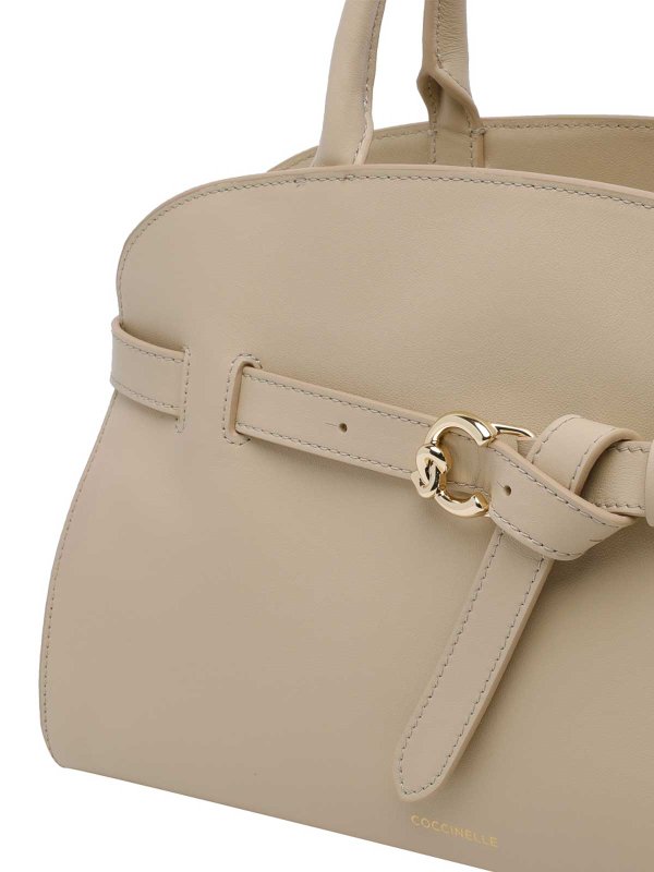 トートバッグ - ベージュ shop online: COCCINELLE
