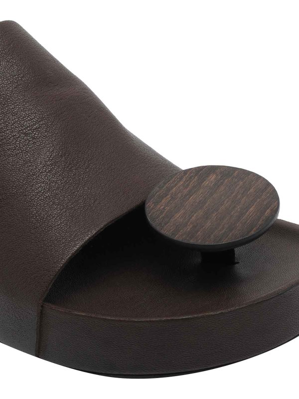 サンダル - ブラウン Replica 
online: UMA WANG