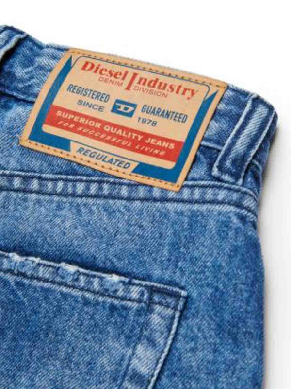 ショートパンツ - ブルー shop online: DIESEL