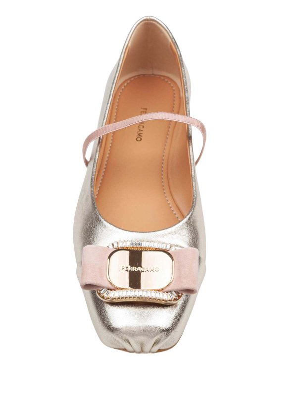 The Best Shops FERRAGAMO: フラットシューズ - フラットシューズ - 銀