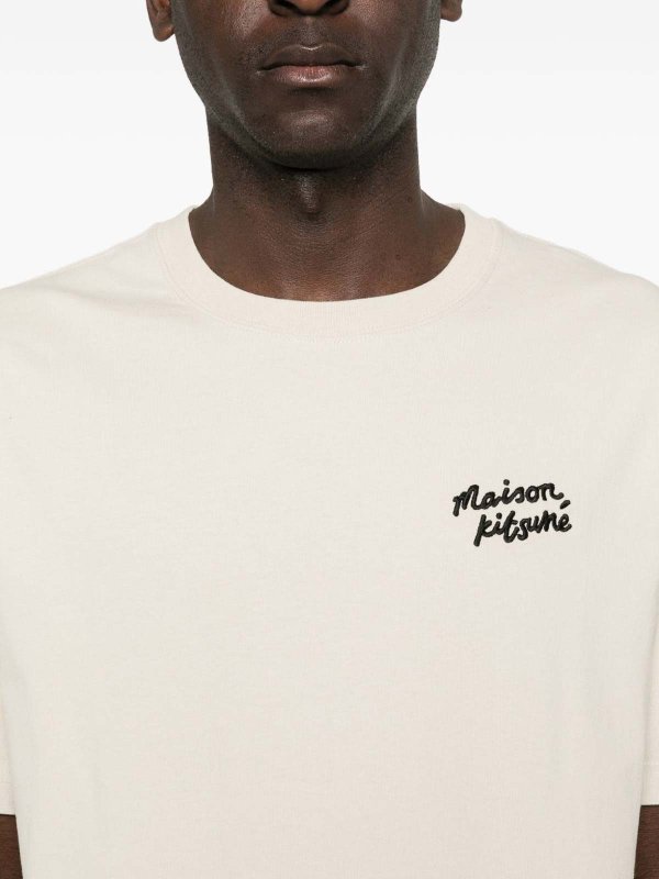Camiseta - Beis Replica 
online: MAISON KITSUNÉ