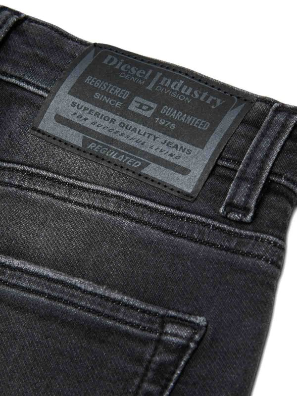 Straight Leg Jeans - Blau Replica 
online: DIESEL