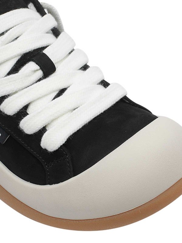 Zapatillas - Negro Replica 
online: AXEL ARIGATO