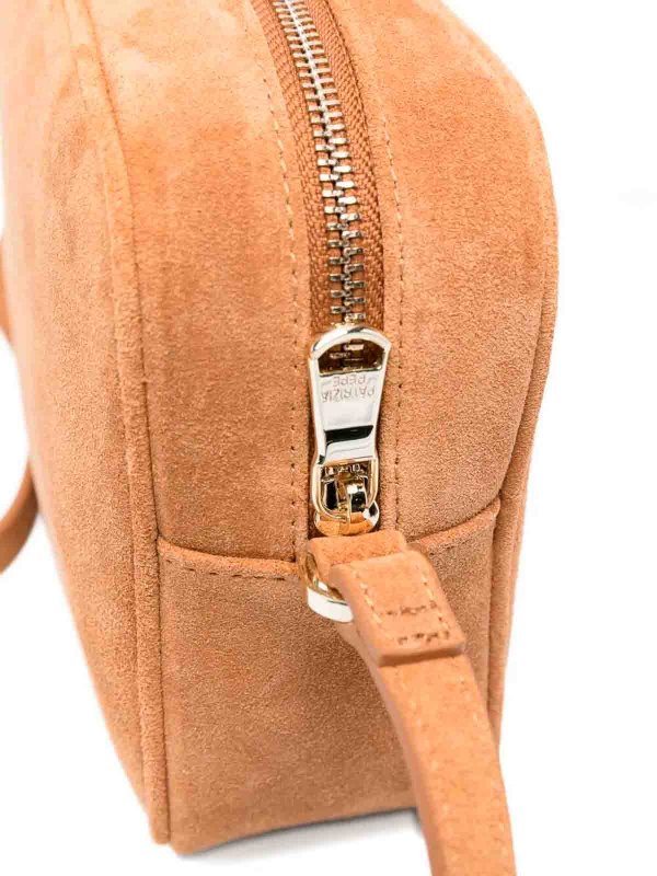 ショルダーバッグ - ブラウン shop online: PATRIZIA PEPE