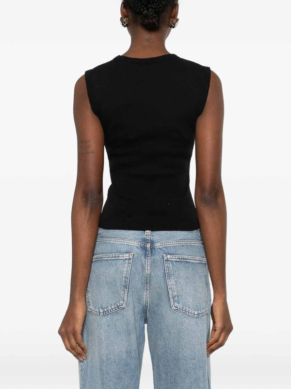 Top shop online: AXEL ARIGATO