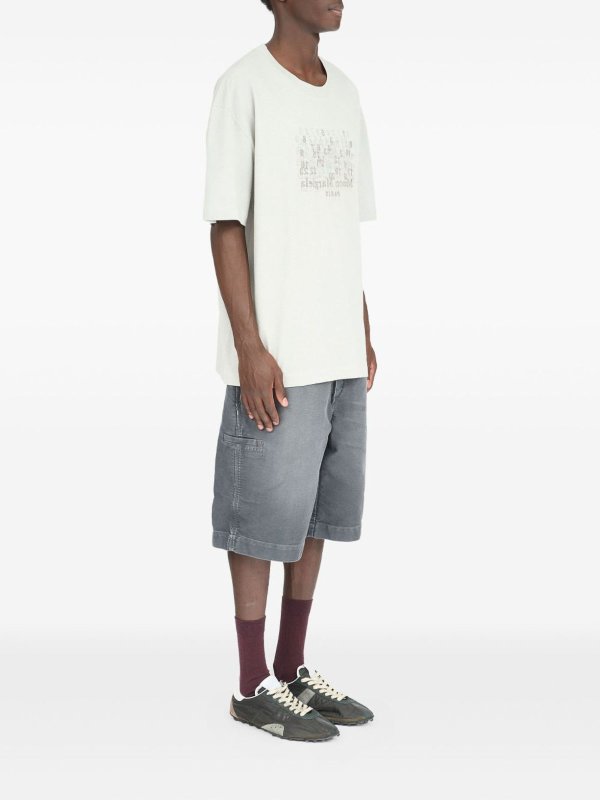 Maison Margiela: t-shirts online - T-Shirt In Grey Cotton With Print