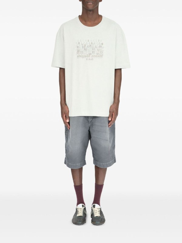 T-Shirt In Grey Cotton With Print Replica 
online: Maison Margiela
