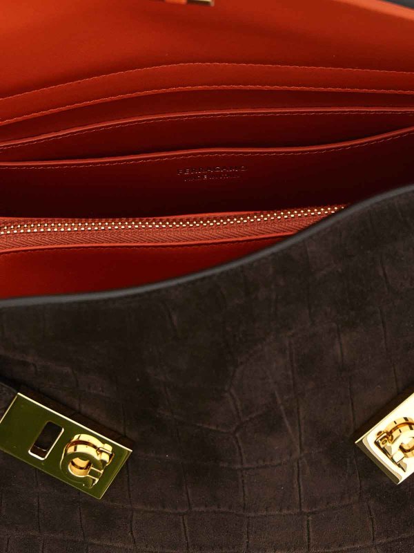 ショルダーバッグ - ブラウン shop online: FERRAGAMO