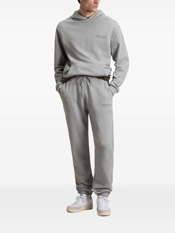 The Best Shops WOOLRICH: Pantalons de survêt.mes
nt  - Pantalons De Sport - Gris