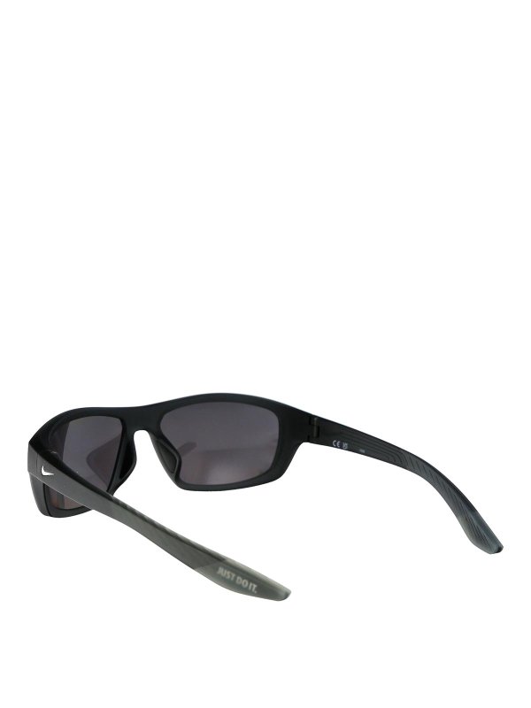 Brazen Boost Replica 
online: NIKE