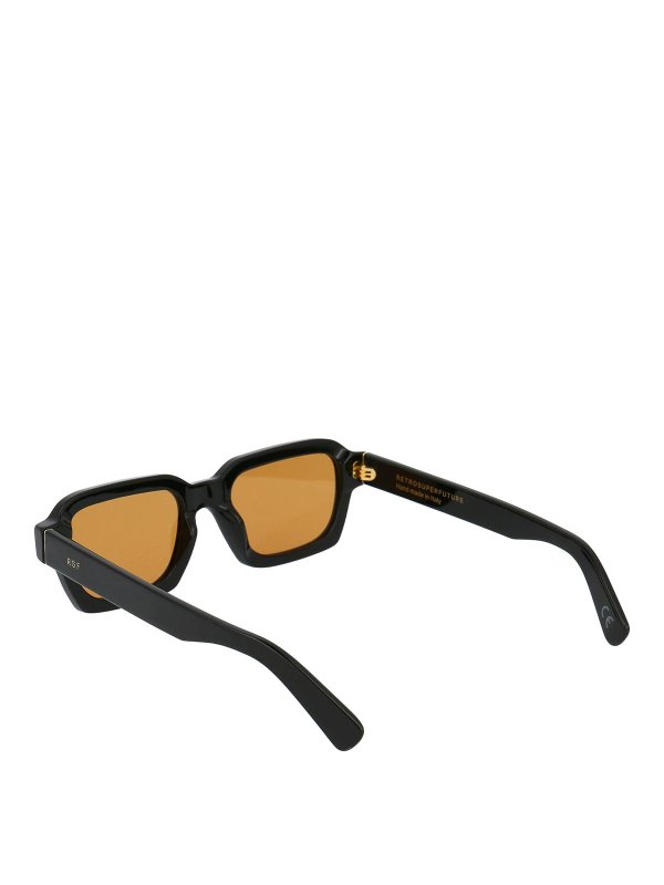 Dear Replica 
online: RETROSUPERFUTURE