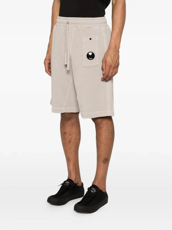 ショートパンツ - ライトグレー shop online: C.P. COMPANY