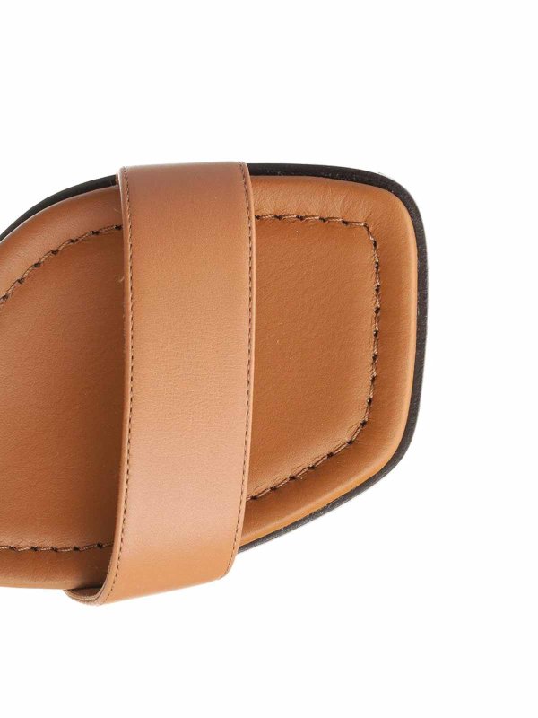 サンダル - ブラウン shop online: SALVATORE FERRAGAMO