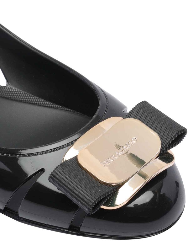 フラットシューズ - 黒 shop online: SALVATORE FERRAGAMO