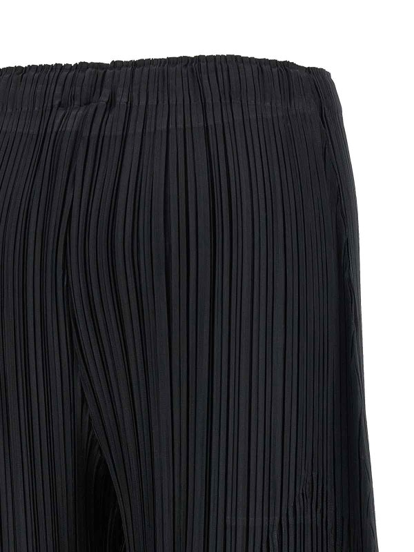 カジュアルパンツ - 黒 shop online: PLEATS PLEASE ISSEY MIYAKE