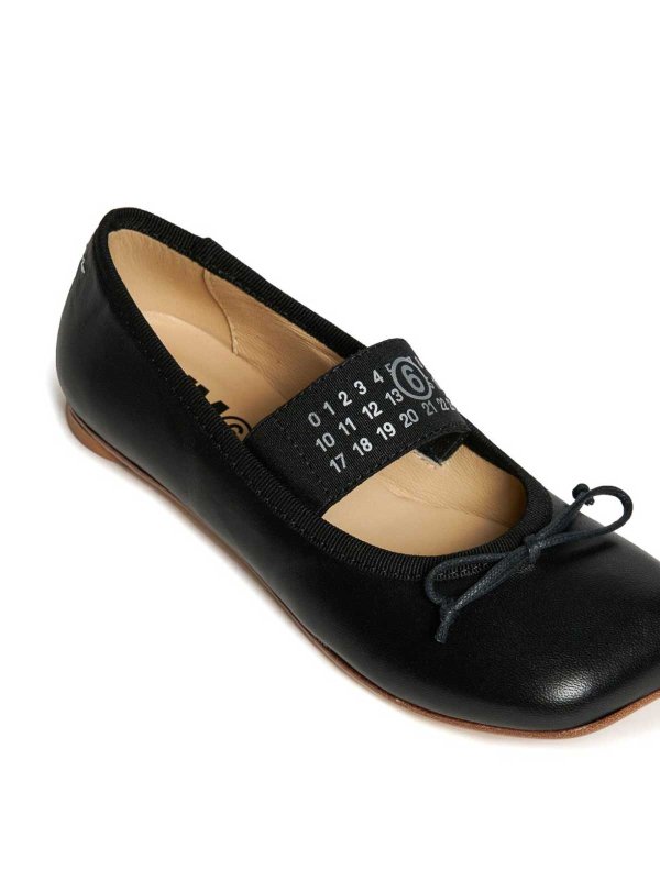 フラットシューズ - 黒 shop online: MM6 MAISON MARGIELA