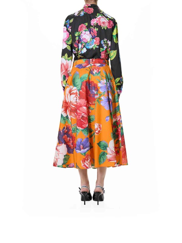Le rose andranno shop online: MOSCHINO