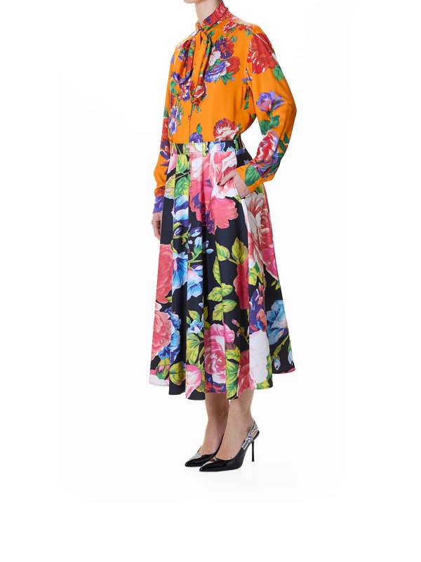 Le rose andranno shop online: MOSCHINO
