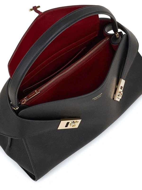 ショルダーバッグ - 黒 shop online: SALVATORE FERRAGAMO