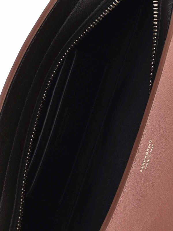 ショルダーバッグ - ブラウン shop online: SALVATORE FERRAGAMO