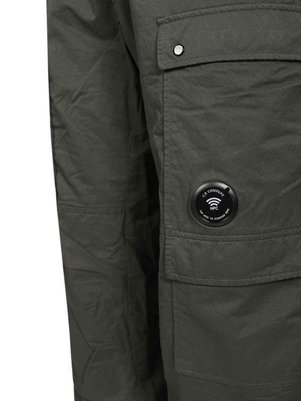カジュアルパンツ - 黒 shop online: C.P. COMPANY